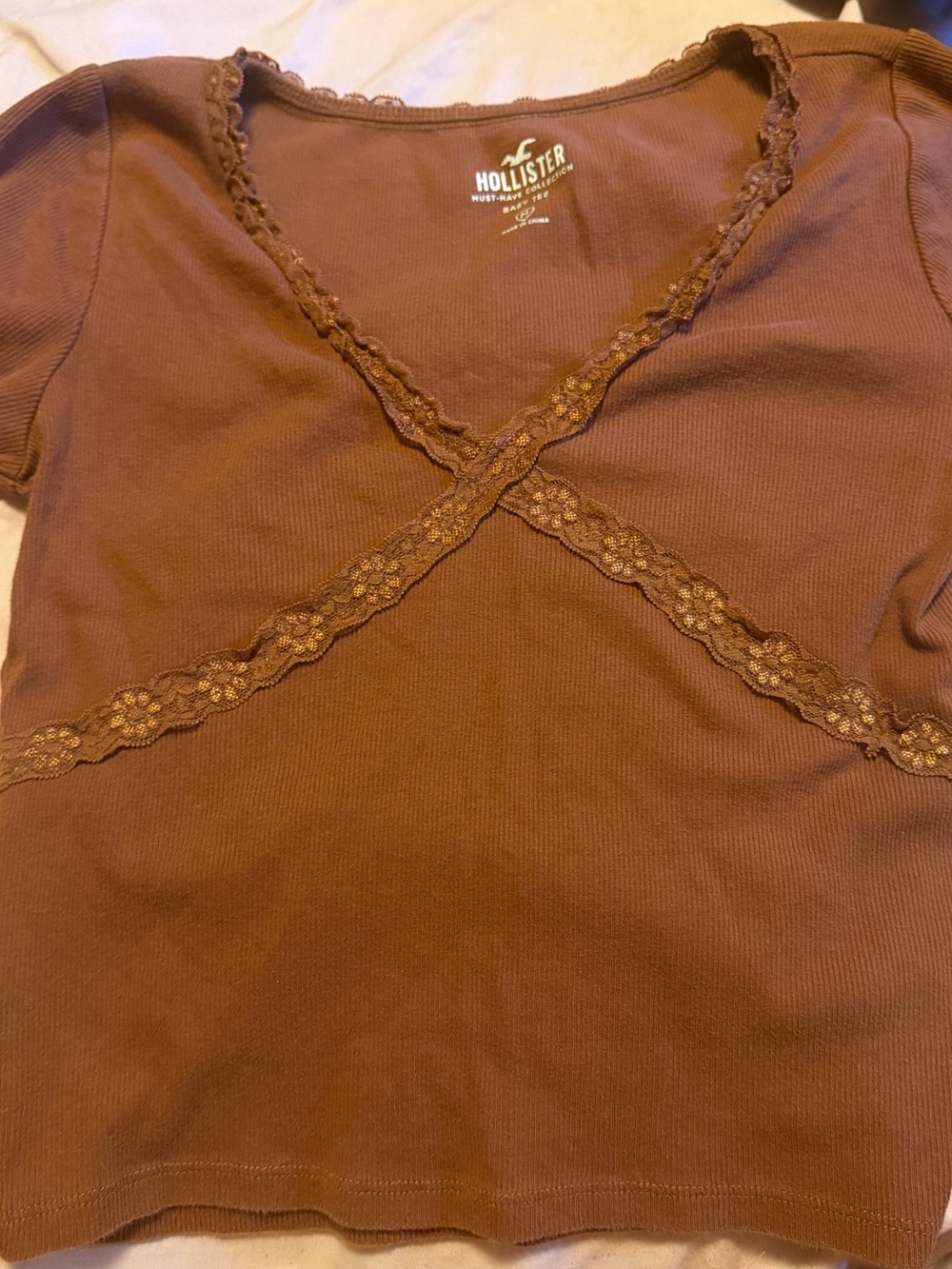 Hollister Women's Rust Brown Lace-Trim Short Sleeve Tee